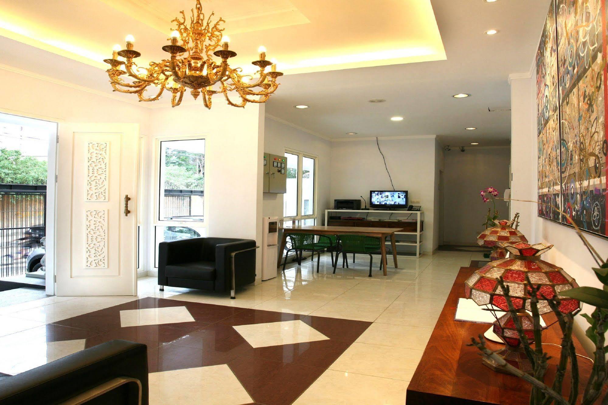 Sun Rise House Hotel Jakarta Buitenkant foto