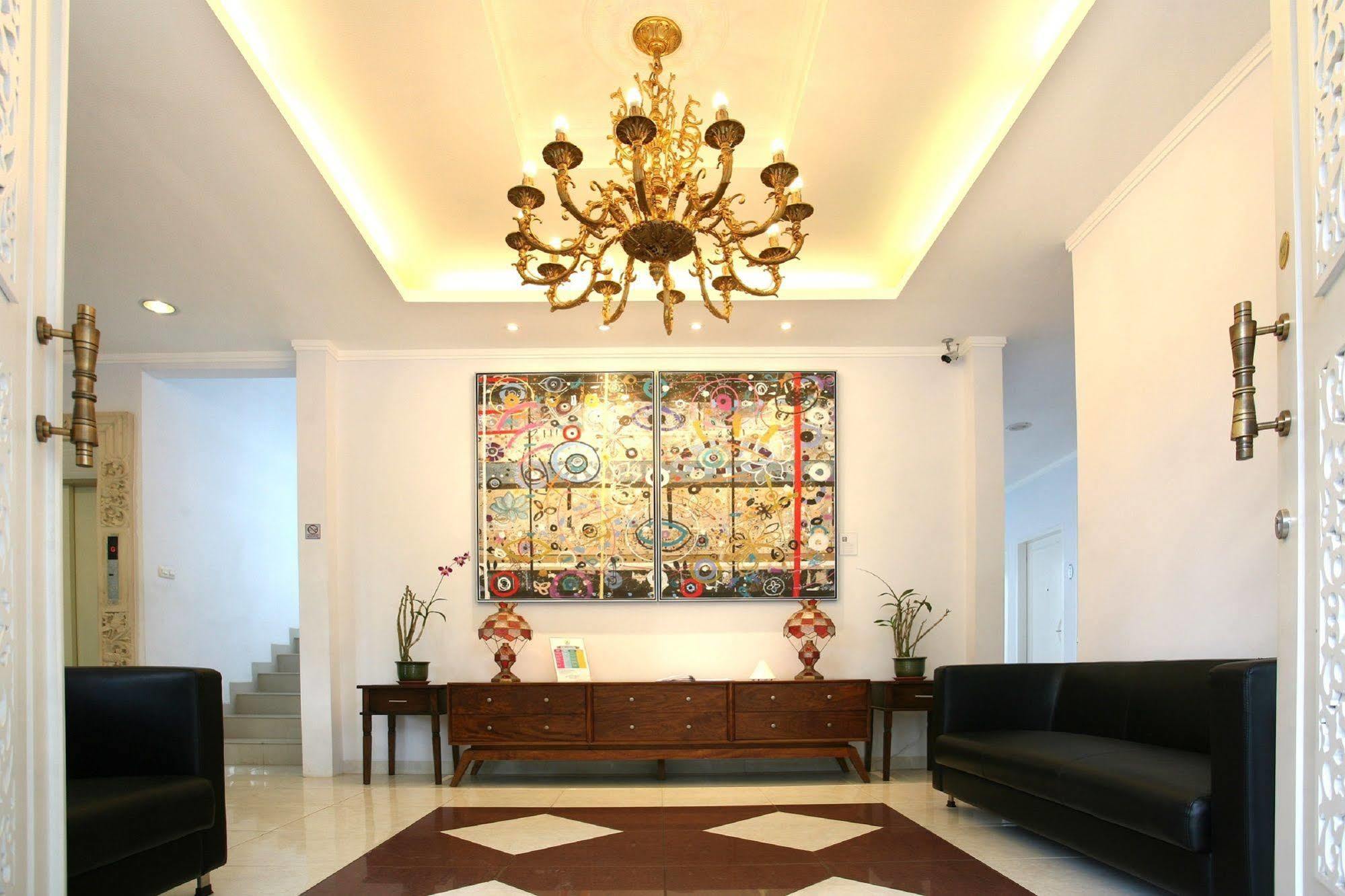 Sun Rise House Hotel Jakarta Buitenkant foto